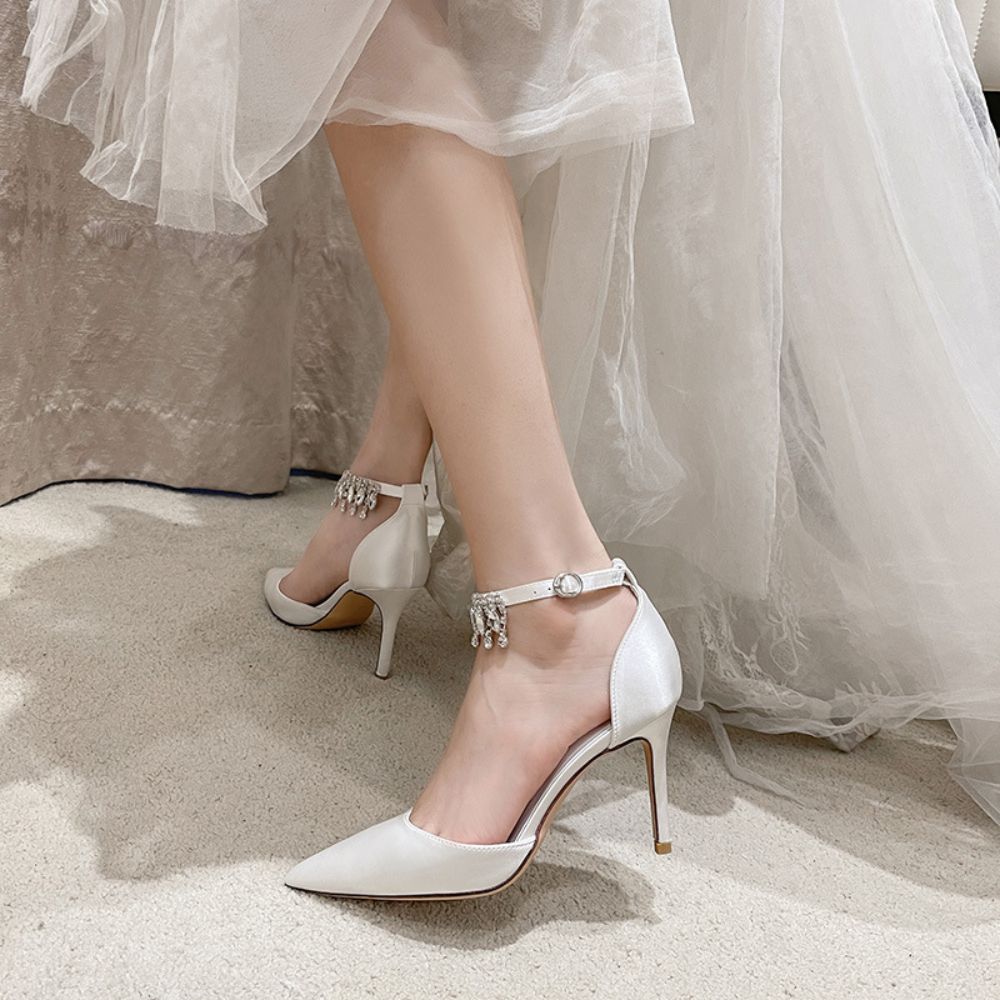 White and fine heel bridal shoes with rhinestone chain pointed toe