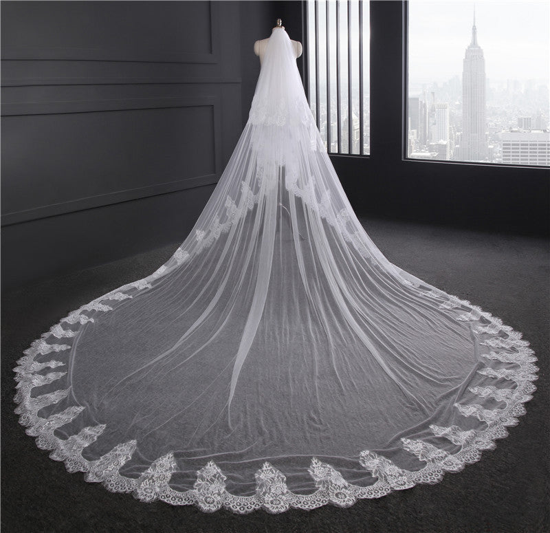 Bride long trailing lace veil