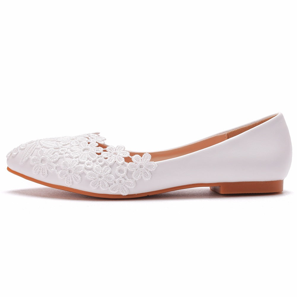 Large size flat bottom lace wedding shoes White pointed toe flat shoes low heel shoes