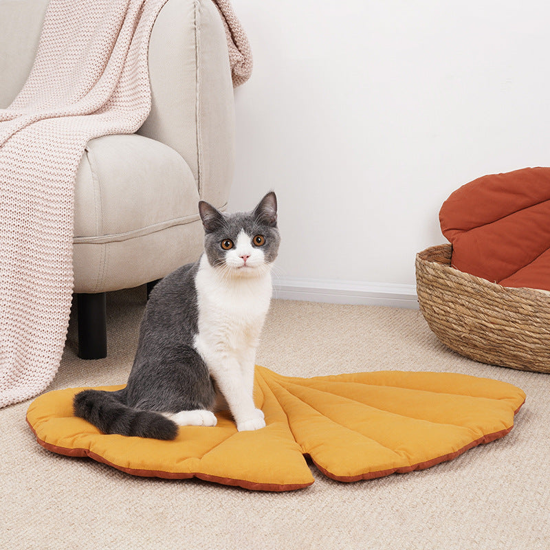 Leaves cat mat sleeping with pet sleeping mat dog ground mat autumn and winter bite resistant cat cage mat available on both sides