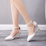 Bridal wedding shoes with buckle