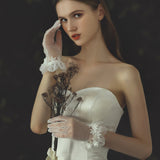 Short tulle delicate bridal gloves